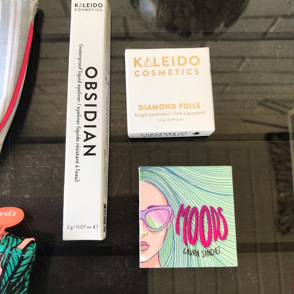 Eyeshadow Eye Liner Bundle of 5 Ispy Cosmetic Bag Bundle - Picture 5 of 6